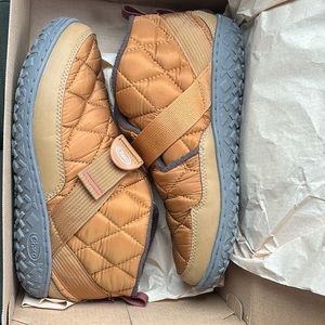 Chaco ramble puff shoes